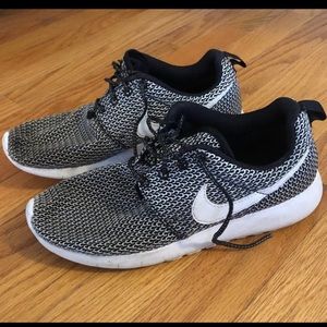 Nike Roshe Big Kids 6.5Y